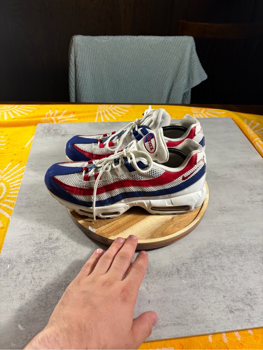 2018 Size 11 Nike Air Max USA Sneaker Lace Up Low Top. NO INSOLES